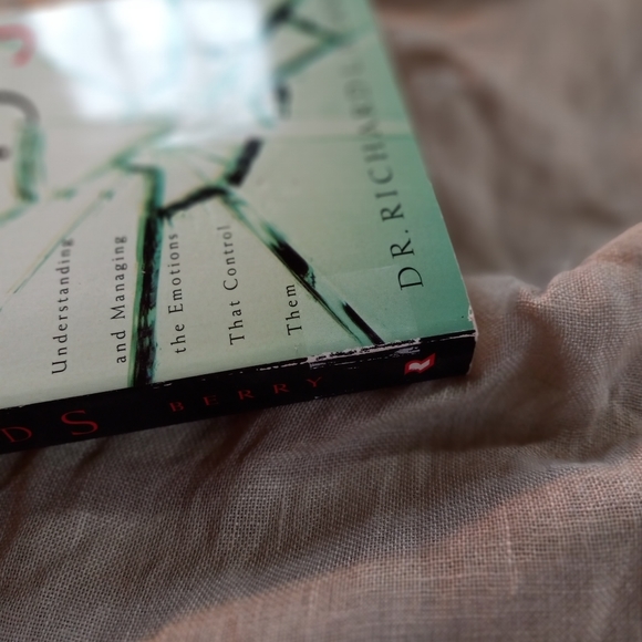 2 Books. Angry Kids & You can't make me. - Picture 8 of 8